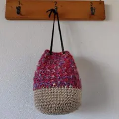 毛糸の巾着バッグ　麻紐バッグ　赤色バッグ
