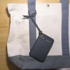 マルゴー　床革　パスケース　定期入れ　ヌメ革　ストラップ付き　黒　ブラック