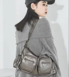 JEANASIS ジーナシス 4ポケットワンショルダーバッグ シルバー