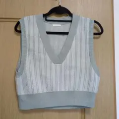 ❗️送料込❗️美品✨️【GU】オフグリーン Vネック ニットベスト