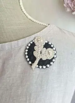⑧55 ミナペルホネン ブローチアクセサリー ハンドメイド - メルカリ