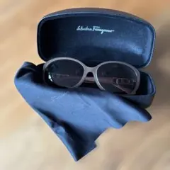 Salvatore Ferragamo フェラガモレディースサングラス　未使用品のサムネイル