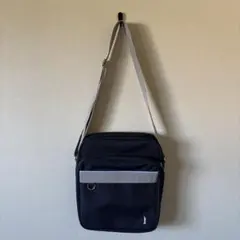 美品　EASTBOY イーストボーイ　ショルダーバッグ　刺繍ロゴ　スクールバッグ