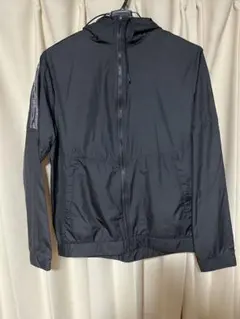 ブラックナイロンジャケット フード付き