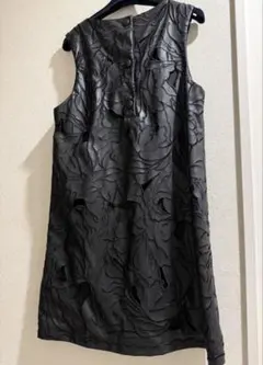 【お値下げ】ZARA 立体花柄ノースリーブチュニック（ブラック）