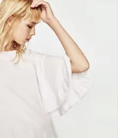 ザラ　フリルスリーブTシャツのサムネイル