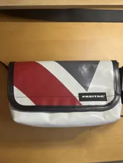 FREITAG メッセンジャーバッグ ホワイト/レッド/グレー