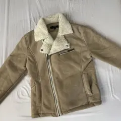 ベージュ　ジャケット　アウター