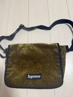 ベロちゃん様専用※Supreme バックパック ピンバッジ付き - メルカリ