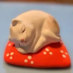 作家さんが手掛けた美しいお色でどの角度からも可愛い過ぎる眠り猫の陶器オブジェ 2026年最新】眠り猫 陶器の人気アイテム - メルカリ