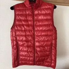 ユニクロ ウルトラライトダウンベスト メンズ　Sレッド 315-072571