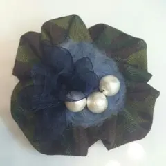 カモフラ柄とコットンパールのバレッタ