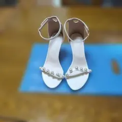 ホワイトパール装飾ハイヒールのサムネイル