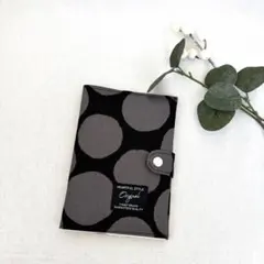 にじみドット黒　お薬手帳カバー　ハンドメイド