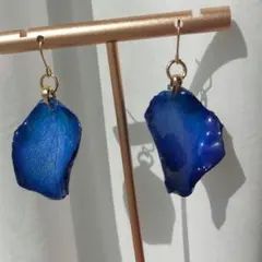 【ハンドメイド】青いバラのピアス