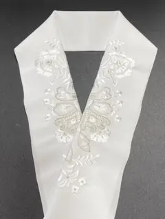 ボタニカルフラワー　刺繍半衿　ポリエステル　白銀