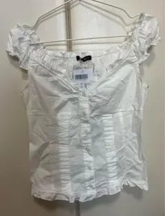 ホワイトオフショルダーシャツ