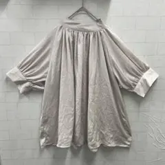 ★美品★GRL　ハイネックサテンシャツ　F　ホワイト系　ゆったり　レディース