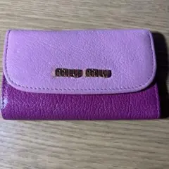 miu miu レザー キーケース ピンク/ワインレッドのサムネイル