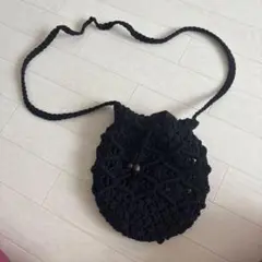 黒の編み物ショルダーバッグ