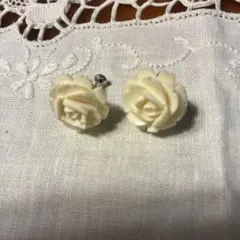 アイボリー バラと花デザイン イヤリング