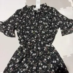 LODISPOTTO 花柄ワンピース 黒 新品未使用 タグ付き」のサムネイル