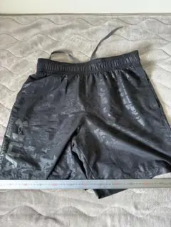アンダーアーマー　迷彩柄 黒ショートパンツ