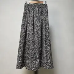 GU フレアロングスカート 黒白花柄