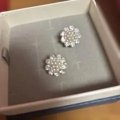 新品 パールクリスタル花型ピアス