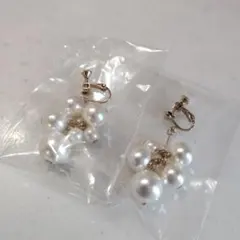 ホワイトパール 　デザイン　イヤリング　両耳