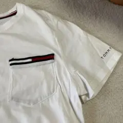Tommy ホワイト ポケット付き Tシャツ