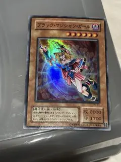遊戯王　ブラック・マジシャン・ガール　レプリカ Amazon.co.jp: LE5-002 UR ブラック・マジシャン・ガール【遊戯王