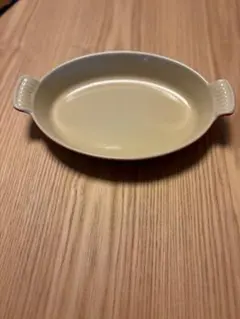 未使用 ル・クルーゼ LE CREUSET スモール サービング プラター 白 ル・クルーゼ LE CREUSET スモール サービング プラター 白 - メルカリ