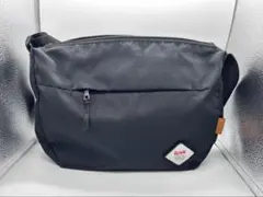 Relate ブラック　ナイロン ショルダーバッグ