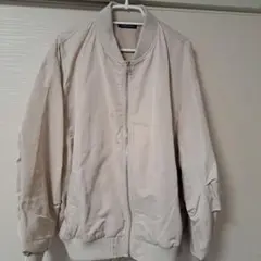 ベージュ ボンバージャケット ジッパー付き未使用に近い