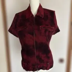 赤と黒のタイダイ半袖シャツ