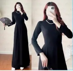 黒いロングワンピース パールネックレス付き