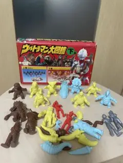 ウルトラマン大図鑑 下巻 塩ビ人形 フィギュア セット 平成レトロのサムネイル