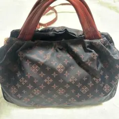 赤 ショルダーバッグ