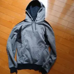 PUMA フード付き スウェットパーカー グレー　Sサイズ