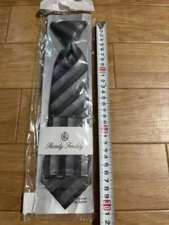 新品　Ready Freddy グレー ストライプ ネクタイ
