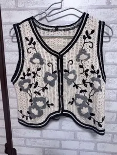 花柄刺繍 クロップドニットベスト