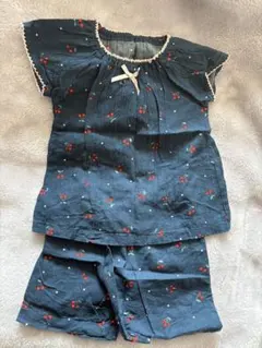 ベビーパジャマ　紺色　さくらんぼ柄　80cm