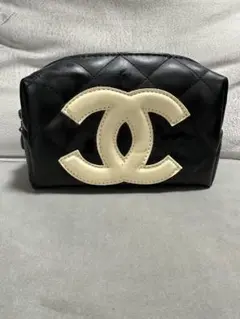 CHANEL キルティングポーチ 黒/白