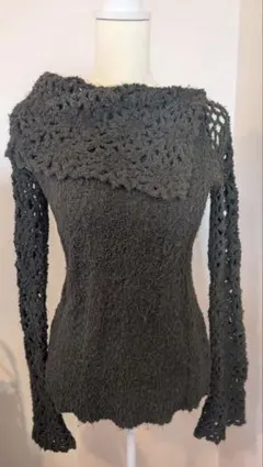 ダークグレー オフショルダー ニットセーター