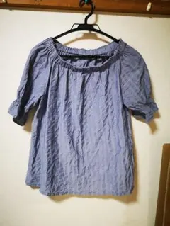 オフショルダー青色パフスリーブトップス