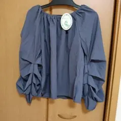 オフショルダー グレー バルーンスリーブ シャツ