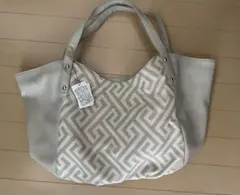ベージュバッグのサムネイル