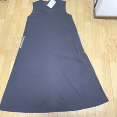 新品タグ付き＊パール飾り付き＊グレー＊ノースリーブブイネックロングワンピースM