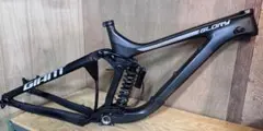 GIANT GLORY 27.5 カーボン Lサイズ(リアショック付) 2026年最新】GIANT 素材：カーボン マウンテンバイクフレーム(MTB)の